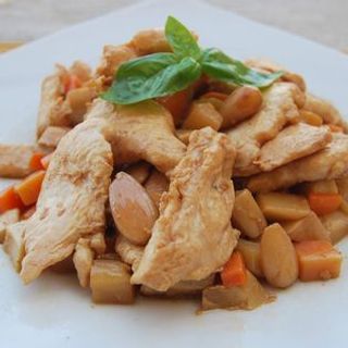 pollo con mandorle