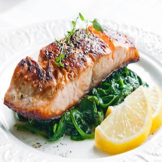 Salmón marinado en miso con jengibre y limón