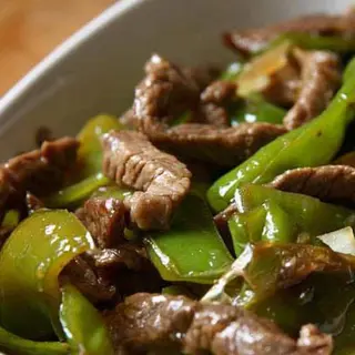 53. Ternera Con Pimientos Verdes