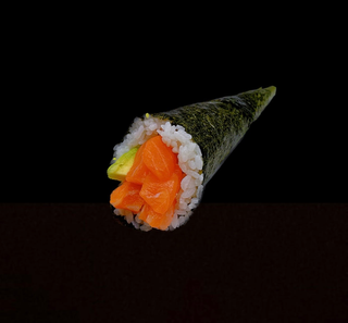 Temaki de salmón y aguacate