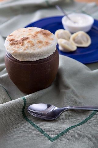 პელმენი ხბოს ხორცით ქოთანში