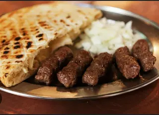 Ćevapi 10 i cela