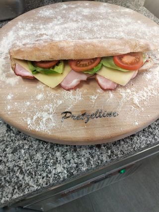 Sandwich cu muschi de porc