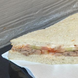 Tramezzino tonno e pomodoro