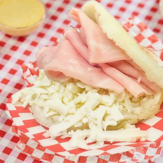 Arepa De Jamón Y Queso