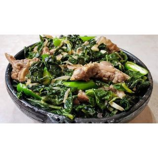 Gomen Besiga Served With Injera