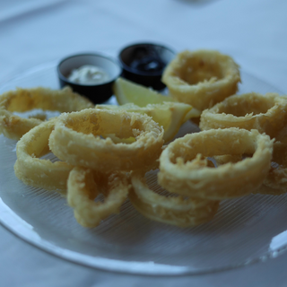 Calamares a la romana con su alioli