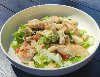 Салат Цезар з курячим філе 200