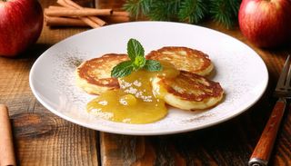 Placki ziemniaczane z musem jabłkowym