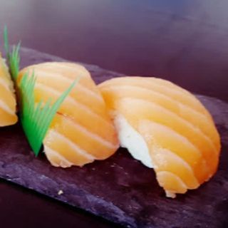 Nigiri De Salmón (2 Uds.)