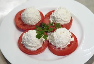 Салата домати с катък  (350г)