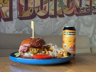 Burger+Crumpii casei+sosul casei+berea casei