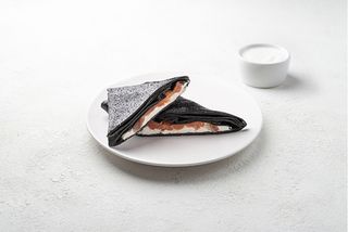 Налисник з лососем та сиром Філадельфія