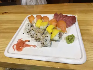 Bandeja 4 Variado De Atún (16 Pzs.)