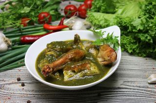 წიწილა ტყემალში