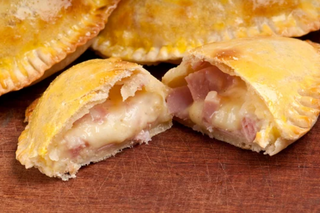 Empanada de jamón y queso (1 ud.)