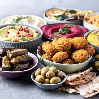 Mega Box (7-10 personnes)+ 8 Frites