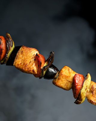 Шашлык из осетрины с овощами