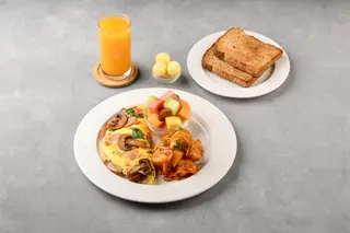 Sausage, Mushroom and Cheese Omelette Combo