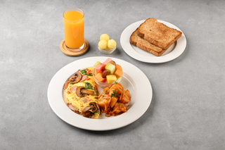 Sausage, Mushroom and Cheese Omelette Combo