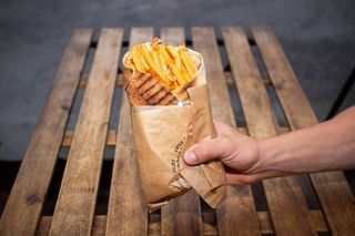 Ciasto mięsne z frytkami