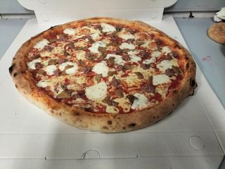 Bianca con mozzarella, salsiccia e funghi porcini - normale