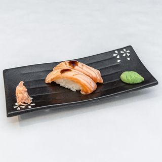 Nigiris De Salmón Flameado (2 Uds.)