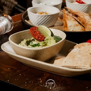 Guacamole si tortilla crocanta