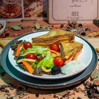 Omelette Toast