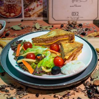 Omelette Toast