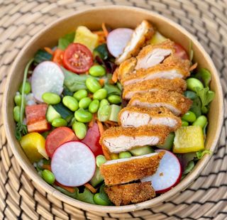 Pui crocant cu legume fresh