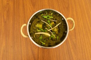 37 Pollo con Espinacas/Chicken Saag