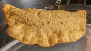 Pizza fritta piccante