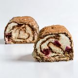 Шоколадно-вишневый рулет