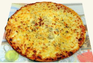 Pizza 4 quesos con queso azul