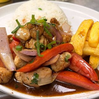 Pollo Saltado