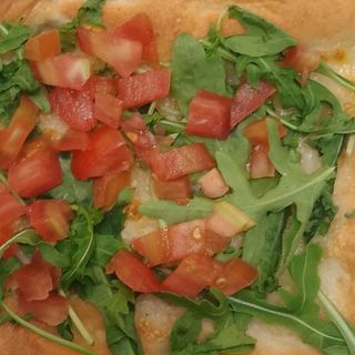 Mozzarella con rucola e pomodorini