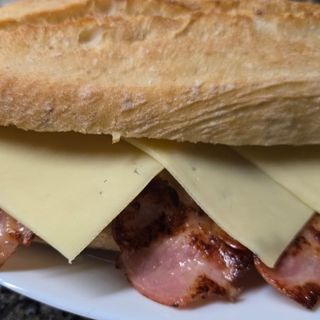 Bocadillo de bacon completo