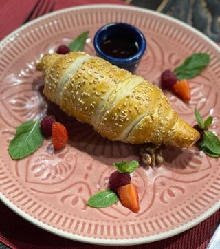 Круасан з сиром Раклет