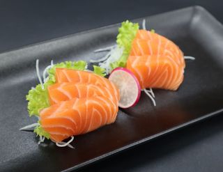 102. Sashimi salmone - 10 pezzi
