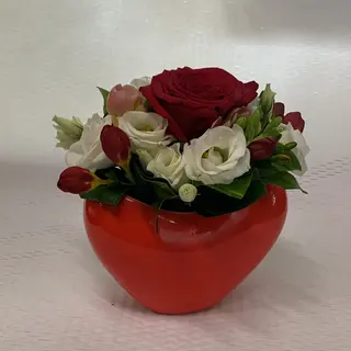 Cuore in ceramica con Rosa Rossa e fiori misti