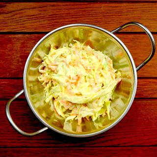 sălățică de varză coleslaw