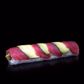 051. Dragon Roll De Atún (8 Pz.)