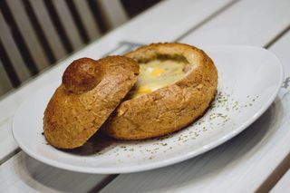 4. Staropolski żurek w chlebie