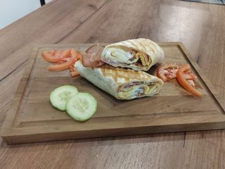 Tortilla sa omletom i slaninom