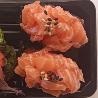 Salmón Gunkan (2 piezas)