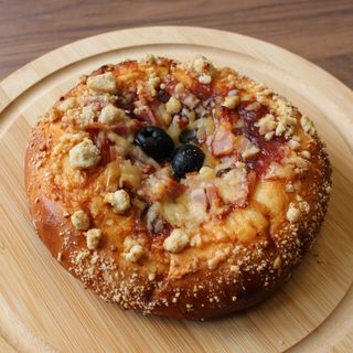 Drożdżówka z boczkiem BBQ