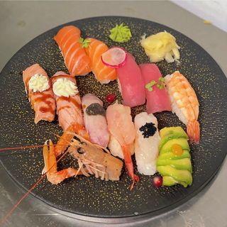 N17. Nigiri misto - 8 pezzi