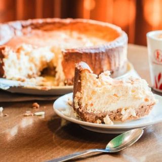 Tarta de queso casera con ganache de chocolate y nueces