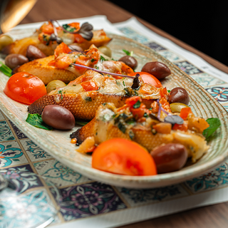 Bruschetta sa dimljenim lososom